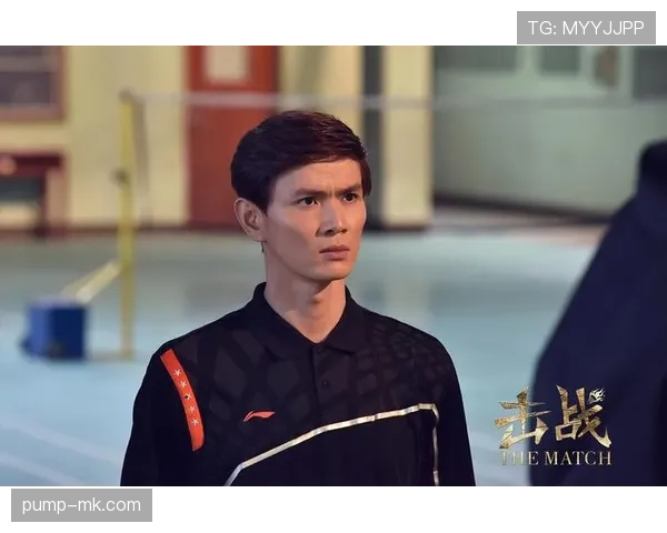 刚刷到鲍春来家的照片，奖牌摆客厅、超大酒柜和名画，这生活跟他当年赛场那个劲儿是两码事