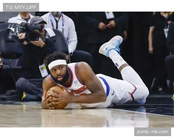 米切尔·罗宾逊内线防守+挡拆保护篮筐效率明显提升