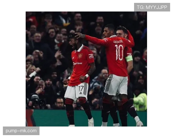 莱万多夫斯基赛场上像台精密机器，回家却像个亿万富翁大爷